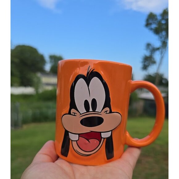 Disney Jerry Leigh Goofy Orange 11oz Coffee Tea Mug Raised Image Goofy VGC - Picture 1 of 7